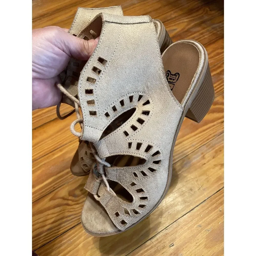 Brash Beige Lace Up Strappy Heels‎ Size 6.5